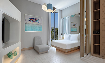 King Deluxe Room with Partial Sea View	